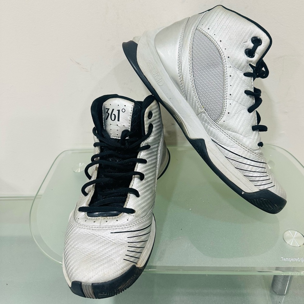 361° Rare !!!! Basketball Shoes – Silver/Black/Gold – Men’s Size 9